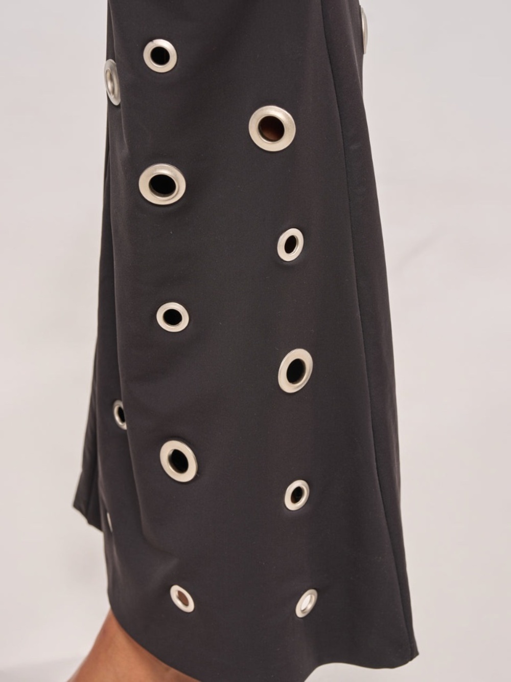 AKIRA CHECK IT OUT GROMMET FLARE LEGGING - Picture 6 of 6